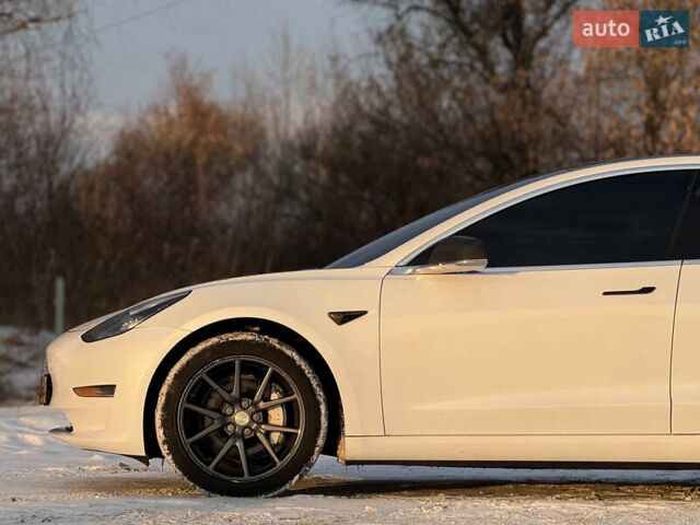 Белый Тесла Модель 3, объемом двигателя 0 л и пробегом 190 тыс. км за 15950 $, фото 13 на Automoto.ua