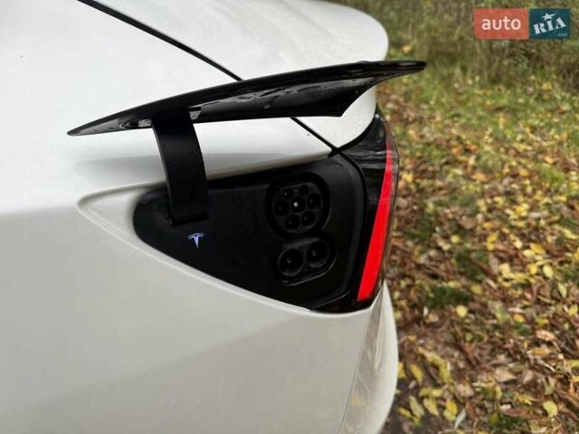 Белый Тесла Модель 3, объемом двигателя 0 л и пробегом 200 тыс. км за 18000 $, фото 7 на Automoto.ua