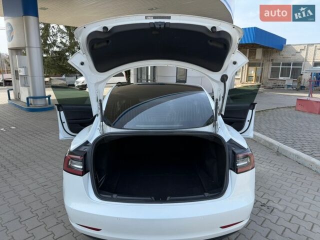 Белый Тесла Модель 3, объемом двигателя 0 л и пробегом 177 тыс. км за 12999 $, фото 29 на Automoto.ua