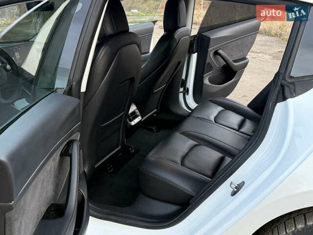 Белый Тесла Модель 3, объемом двигателя 0 л и пробегом 139 тыс. км за 17750 $, фото 45 на Automoto.ua