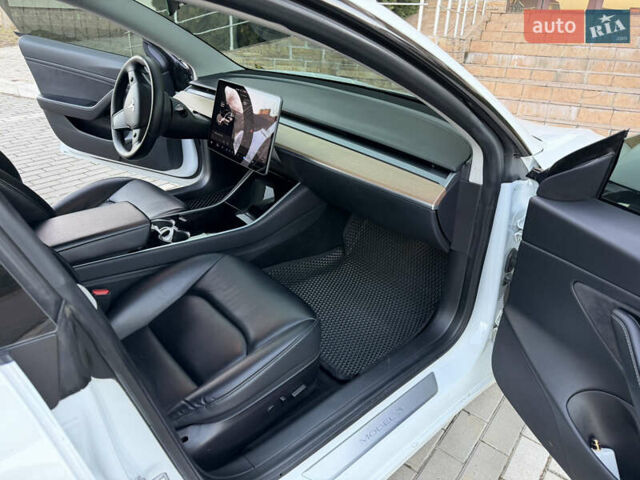 Белый Тесла Модель 3, объемом двигателя 0 л и пробегом 95 тыс. км за 17500 $, фото 13 на Automoto.ua