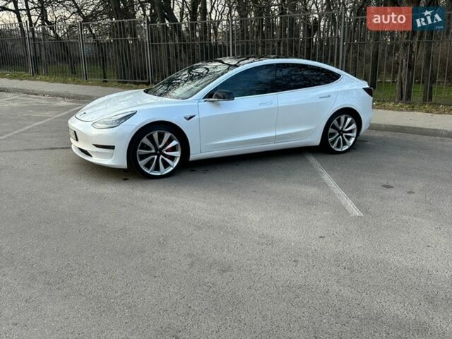 Белый Тесла Модель 3, объемом двигателя 0 л и пробегом 160 тыс. км за 19500 $, фото 3 на Automoto.ua