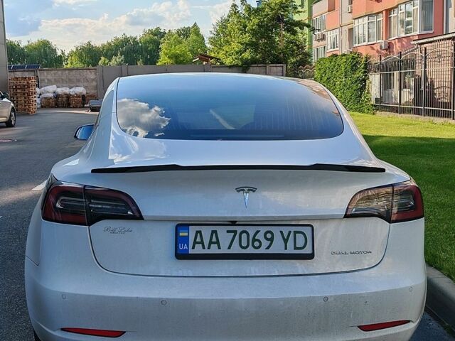 Белый Тесла Модель 3, объемом двигателя 0 л и пробегом 93 тыс. км за 18957 $, фото 3 на Automoto.ua