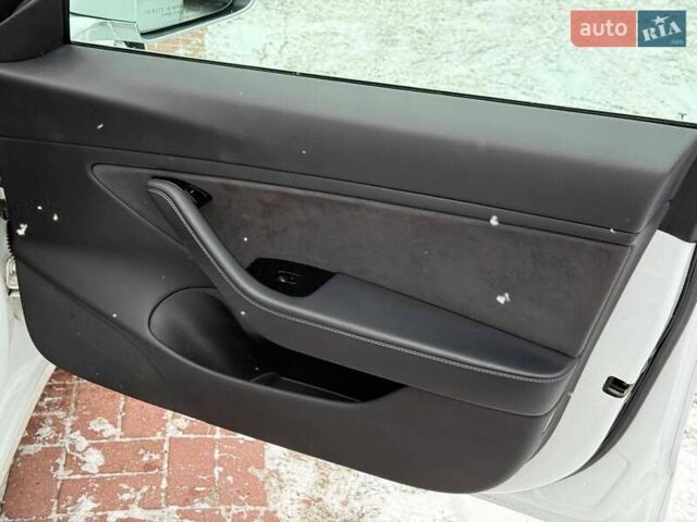 Белый Тесла Модель 3, объемом двигателя 0 л и пробегом 100 тыс. км за 22500 $, фото 24 на Automoto.ua