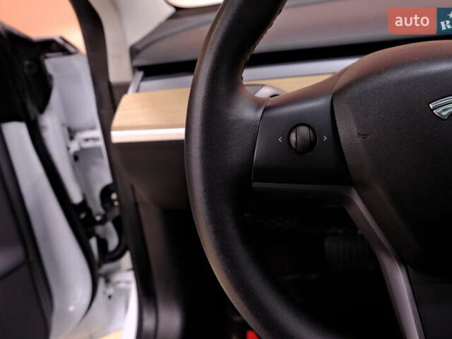 Белый Тесла Модель 3, объемом двигателя 0 л и пробегом 54 тыс. км за 15900 $, фото 20 на Automoto.ua