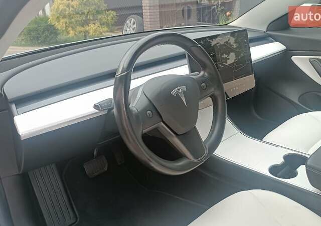Білий Тесла Модель 3, об'ємом двигуна 0 л та пробігом 85 тис. км за 17500 $, фото 5 на Automoto.ua