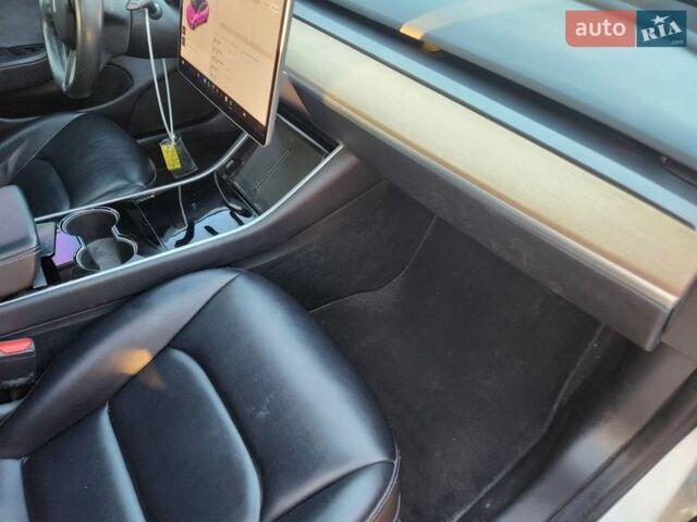 Белый Тесла Модель 3, объемом двигателя 0 л и пробегом 183 тыс. км за 15250 $, фото 22 на Automoto.ua