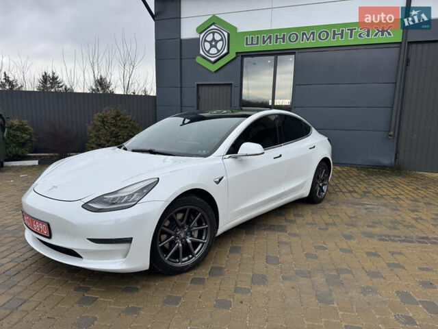 Белый Тесла Модель 3, объемом двигателя 0 л и пробегом 132 тыс. км за 17900 $, фото 1 на Automoto.ua