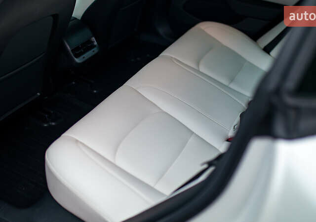 Белый Тесла Модель 3, объемом двигателя 0 л и пробегом 63 тыс. км за 15999 $, фото 25 на Automoto.ua