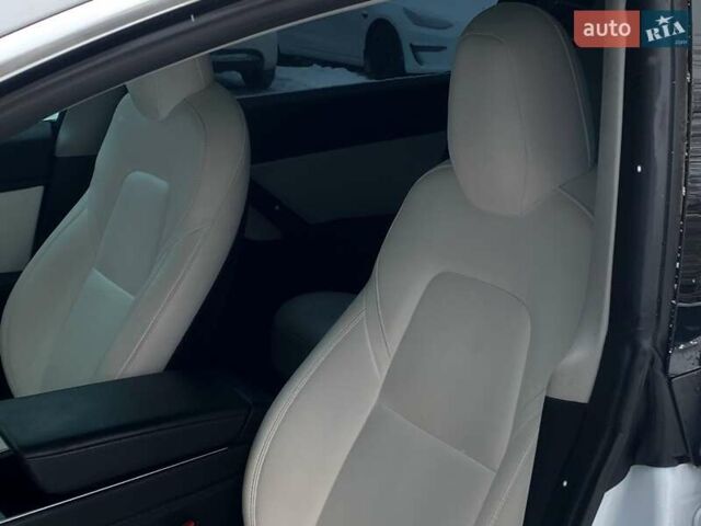 Белый Тесла Модель 3, объемом двигателя 0 л и пробегом 110 тыс. км за 19499 $, фото 5 на Automoto.ua