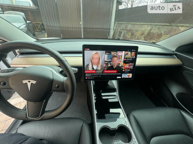 Белый Тесла Модель 3, объемом двигателя 0 л и пробегом 92 тыс. км за 20700 $, фото 17 на Automoto.ua