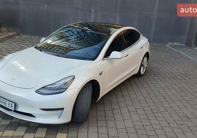 Белый Тесла Модель 3, объемом двигателя 0 л и пробегом 74 тыс. км за 17400 $, фото 4 на Automoto.ua