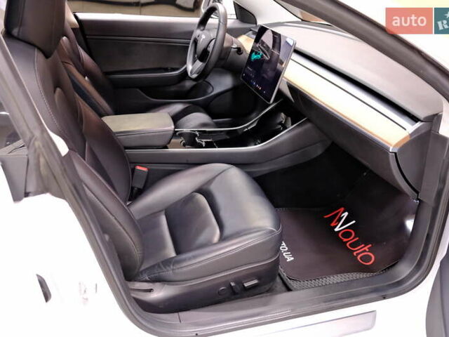 Белый Тесла Модель 3, объемом двигателя 0 л и пробегом 54 тыс. км за 15900 $, фото 31 на Automoto.ua