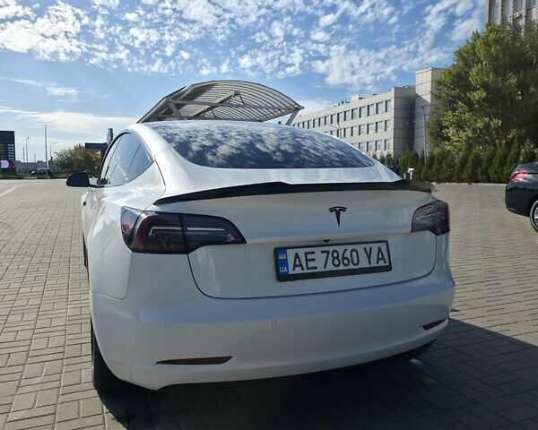 Белый Тесла Модель 3, объемом двигателя 0 л и пробегом 142 тыс. км за 17500 $, фото 12 на Automoto.ua