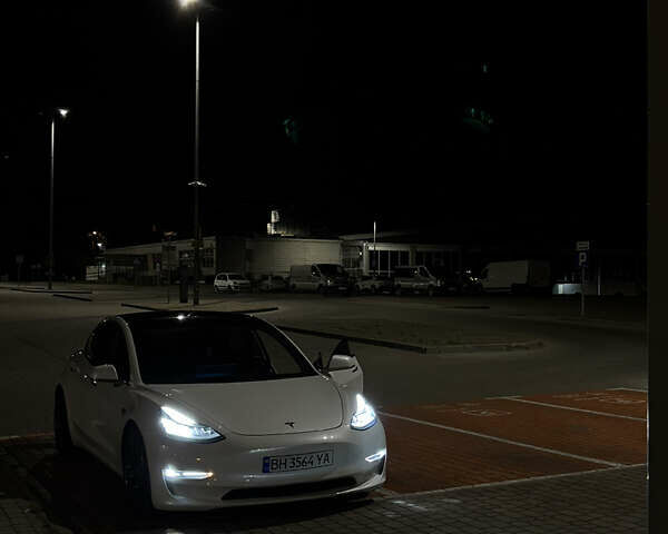 Белый Тесла Модель 3, объемом двигателя 0 л и пробегом 121 тыс. км за 19400 $, фото 27 на Automoto.ua