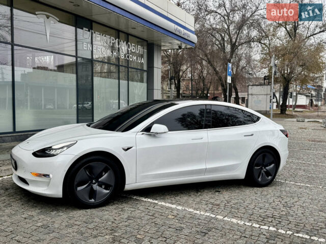Белый Тесла Модель 3, объемом двигателя 0 л и пробегом 50 тыс. км за 23300 $, фото 1 на Automoto.ua