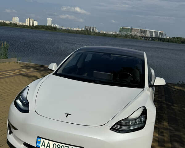 Белый Тесла Модель 3, объемом двигателя 0 л и пробегом 101 тыс. км за 14600 $, фото 2 на Automoto.ua