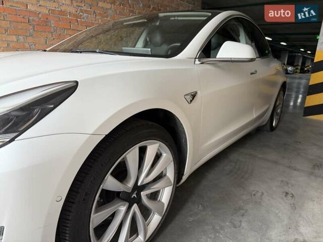 Білий Тесла Модель 3, об'ємом двигуна 0 л та пробігом 74 тис. км за 22000 $, фото 3 на Automoto.ua