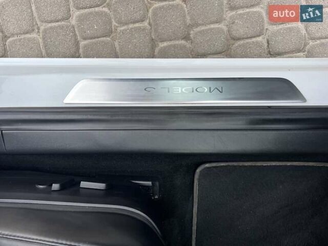 Білий Тесла Модель 3, об'ємом двигуна 0 л та пробігом 107 тис. км за 17500 $, фото 14 на Automoto.ua