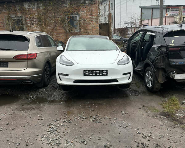 Білий Тесла Модель 3, об'ємом двигуна 0 л та пробігом 150 тис. км за 15000 $, фото 2 на Automoto.ua