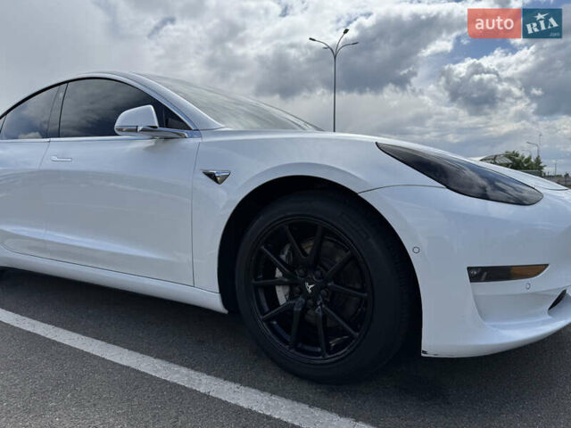 Белый Тесла Модель 3, объемом двигателя 0 л и пробегом 112 тыс. км за 18000 $, фото 4 на Automoto.ua