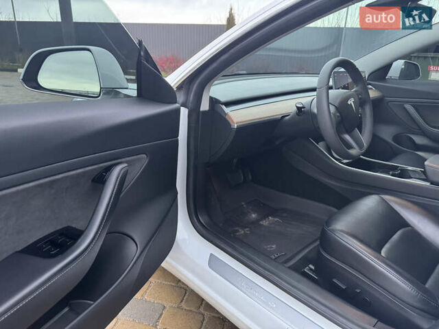 Белый Тесла Модель 3, объемом двигателя 0 л и пробегом 132 тыс. км за 17900 $, фото 54 на Automoto.ua