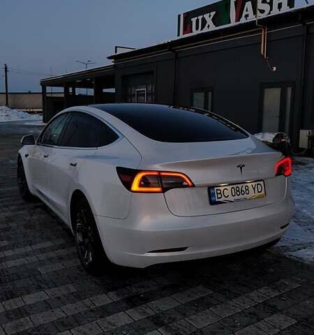 Білий Тесла Модель 3, об'ємом двигуна 0 л та пробігом 48 тис. км за 16900 $, фото 10 на Automoto.ua