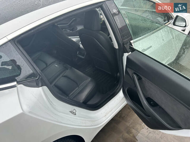 Білий Тесла Модель 3, об'ємом двигуна 0 л та пробігом 140 тис. км за 15700 $, фото 7 на Automoto.ua