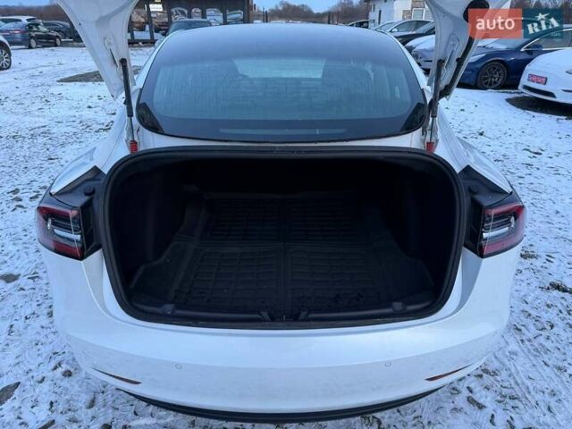 Белый Тесла Модель 3, объемом двигателя 0 л и пробегом 159 тыс. км за 15500 $, фото 5 на Automoto.ua