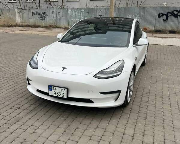 Белый Тесла Модель 3, объемом двигателя 0 л и пробегом 36 тыс. км за 16000 $, фото 9 на Automoto.ua