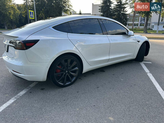 Белый Тесла Модель 3, объемом двигателя 0 л и пробегом 64 тыс. км за 25900 $, фото 7 на Automoto.ua