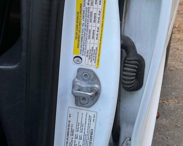 Білий Тесла Модель 3, об'ємом двигуна 0 л та пробігом 183 тис. км за 332 $, фото 3 на Automoto.ua