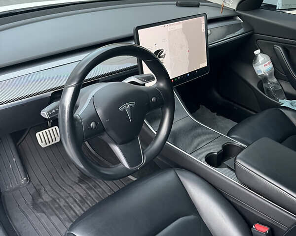 Белый Тесла Модель 3, объемом двигателя 0 л и пробегом 137 тыс. км за 17300 $, фото 12 на Automoto.ua
