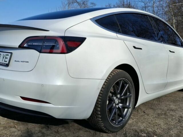 Белый Тесла Модель 3, объемом двигателя 0 л и пробегом 194 тыс. км за 18000 $, фото 2 на Automoto.ua