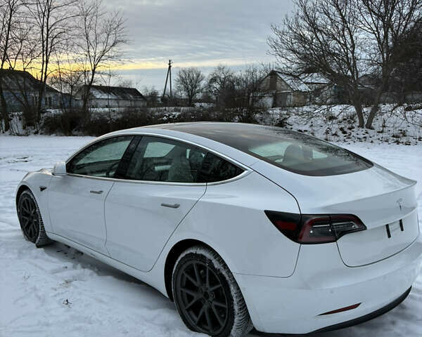 Білий Тесла Модель 3, об'ємом двигуна 0 л та пробігом 96 тис. км за 19000 $, фото 7 на Automoto.ua