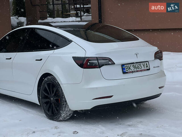 Белый Тесла Модель 3, объемом двигателя 0 л и пробегом 73 тыс. км за 17500 $, фото 13 на Automoto.ua