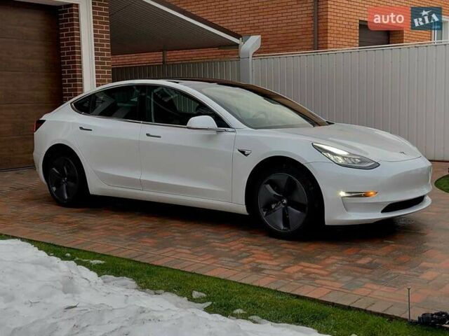 Белый Тесла Модель 3, объемом двигателя 0 л и пробегом 31 тыс. км за 32600 $, фото 16 на Automoto.ua