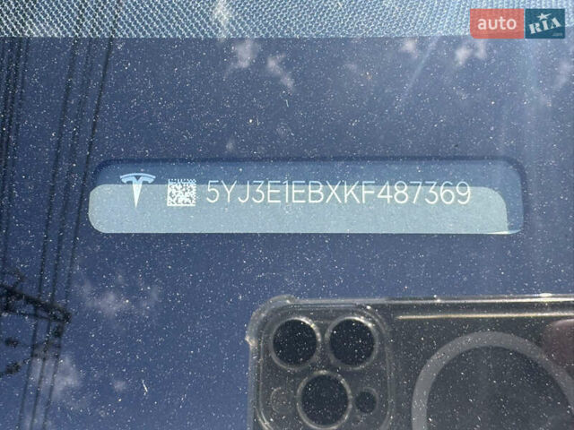 Белый Тесла Модель 3, объемом двигателя 0 л и пробегом 105 тыс. км за 19999 $, фото 25 на Automoto.ua