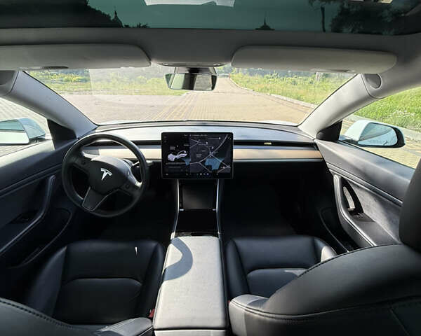 Белый Тесла Модель 3, объемом двигателя 0 л и пробегом 101 тыс. км за 14600 $, фото 34 на Automoto.ua