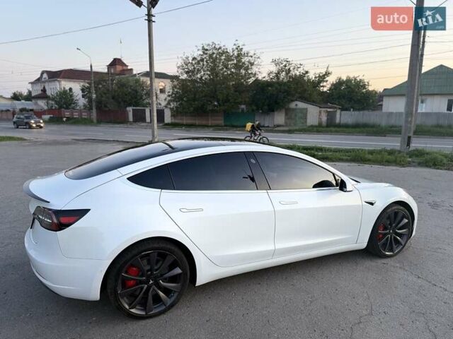 Белый Тесла Модель 3, объемом двигателя 0 л и пробегом 57 тыс. км за 21000 $, фото 28 на Automoto.ua