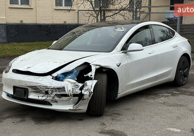 Білий Тесла Модель 3, об'ємом двигуна 0 л та пробігом 79 тис. км за 15200 $, фото 1 на Automoto.ua