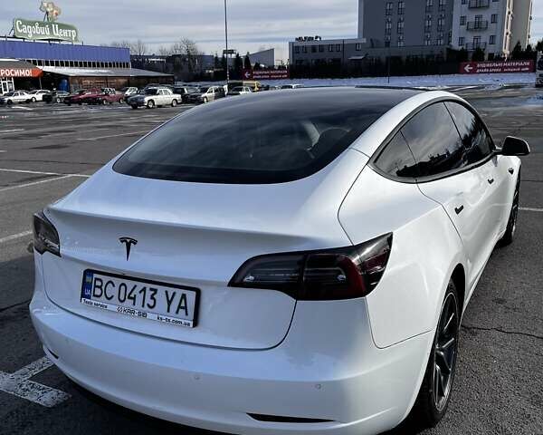 Білий Тесла Модель 3, об'ємом двигуна 0 л та пробігом 124 тис. км за 34900 $, фото 2 на Automoto.ua