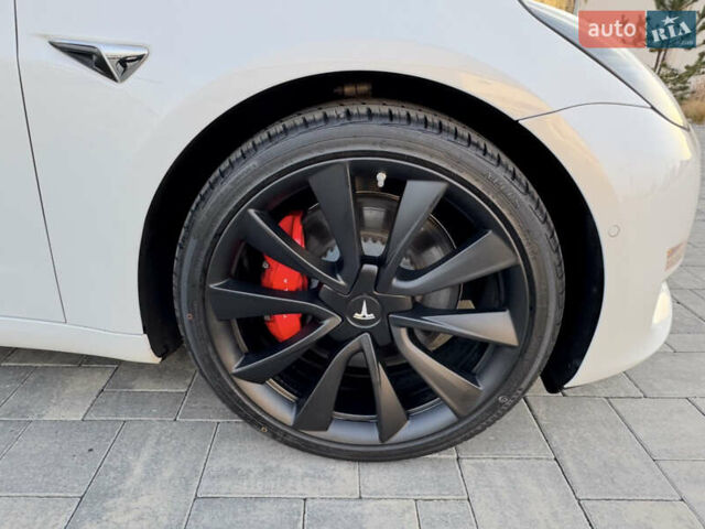 Белый Тесла Модель 3, объемом двигателя 0 л и пробегом 107 тыс. км за 19500 $, фото 23 на Automoto.ua