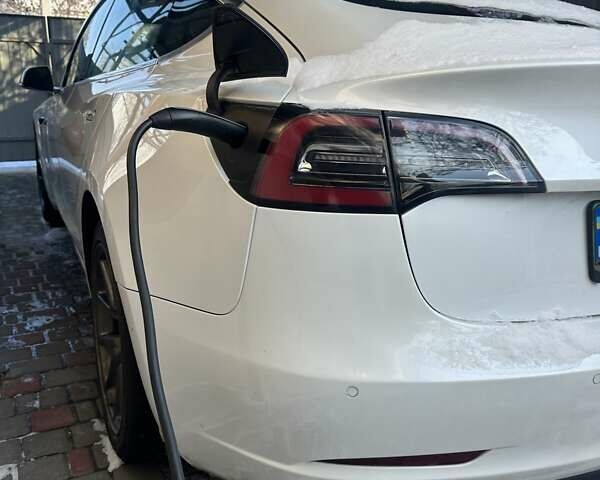 Білий Тесла Модель 3, об'ємом двигуна 0 л та пробігом 95 тис. км за 14999 $, фото 7 на Automoto.ua