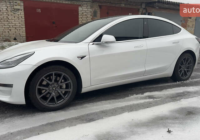 Белый Тесла Модель 3, объемом двигателя 0 л и пробегом 96 тыс. км за 25200 $, фото 6 на Automoto.ua