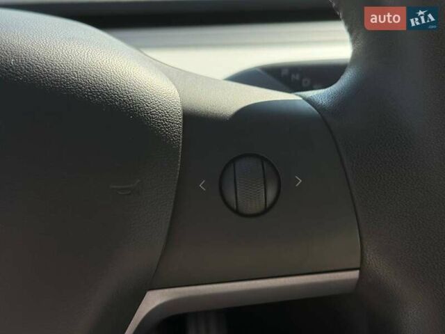 Белый Тесла Модель 3, объемом двигателя 0 л и пробегом 48 тыс. км за 20499 $, фото 23 на Automoto.ua