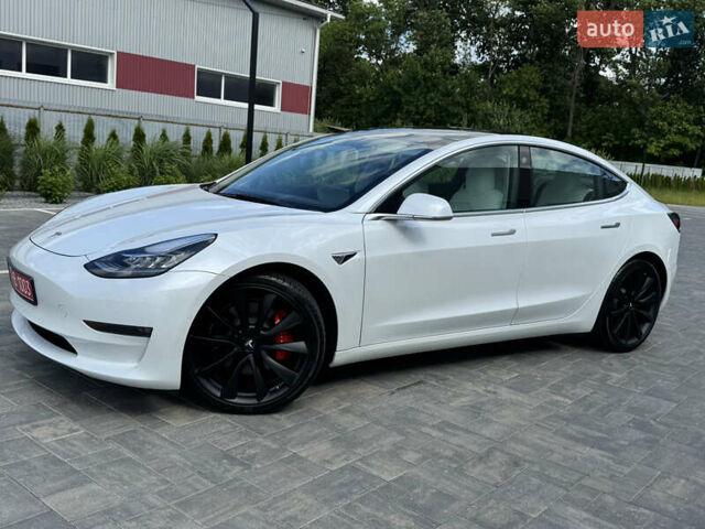 Белый Тесла Модель 3, объемом двигателя 0 л и пробегом 107 тыс. км за 19500 $, фото 3 на Automoto.ua