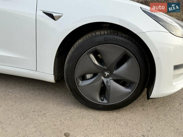 Белый Тесла Модель 3, объемом двигателя 0 л и пробегом 139 тыс. км за 17750 $, фото 55 на Automoto.ua