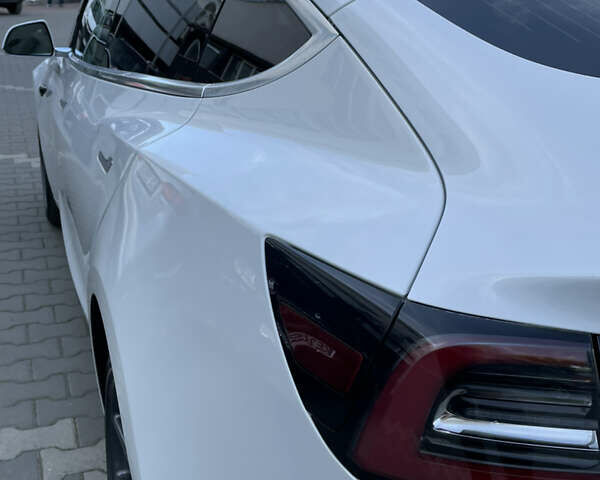 Білий Тесла Модель 3, об'ємом двигуна 0 л та пробігом 58 тис. км за 16500 $, фото 9 на Automoto.ua