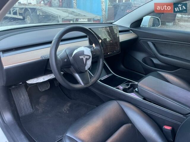 Белый Тесла Модель 3, объемом двигателя 0 л и пробегом 160 тыс. км за 11500 $, фото 8 на Automoto.ua